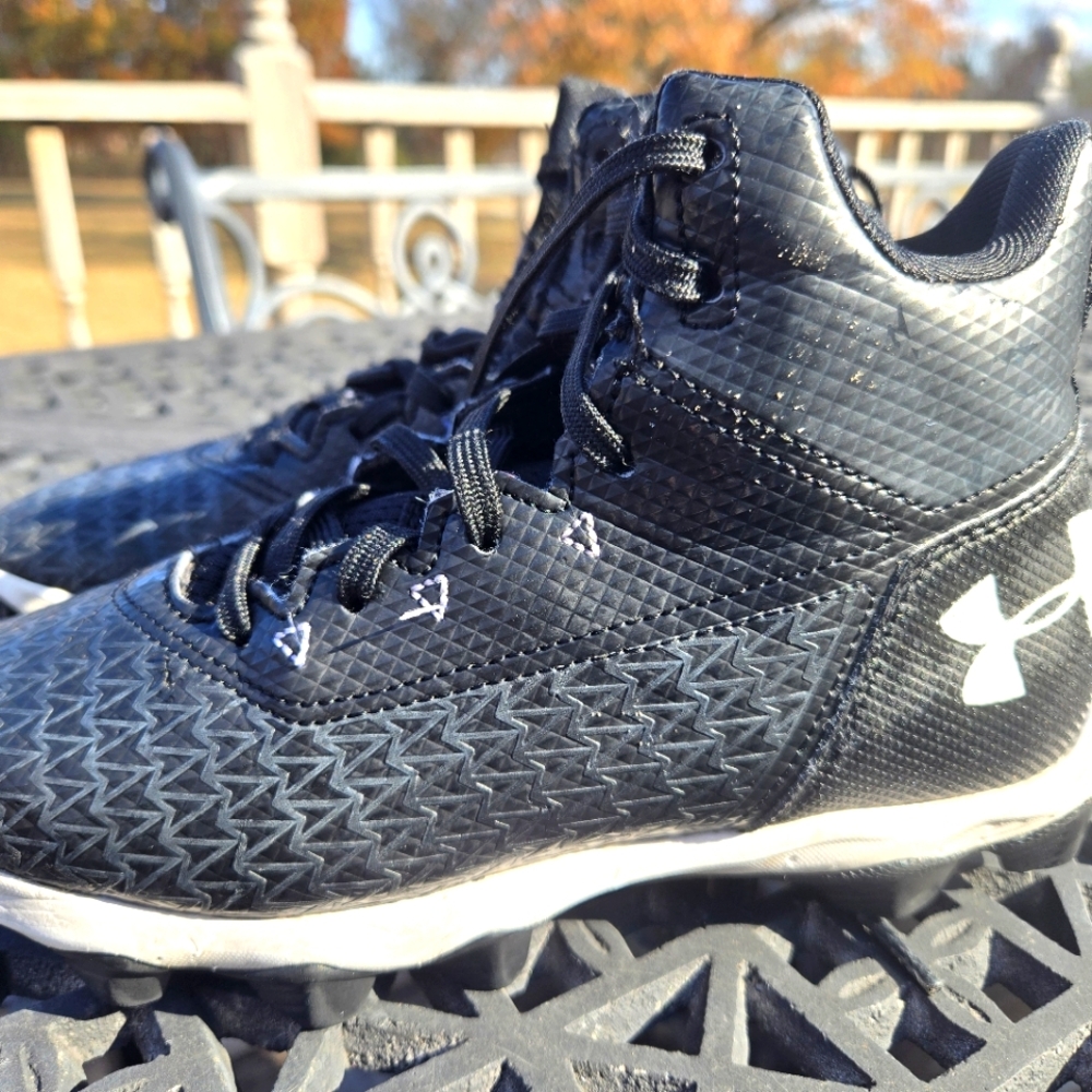 Under Armour Kids football / soccer cleats